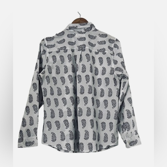 Old Navy Women’s White Paisley Button Down in a Medium - Picture 2 of 8